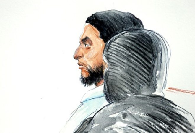 Ilustração mostra Salah Abdeslam, principal suspeito vivo dos ataques do Estado Islâmico de 2015 em Paris, durante julgamento em Bruxelas, na Bélgica