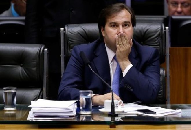 Rodrigo Maia em sessão do Congresso