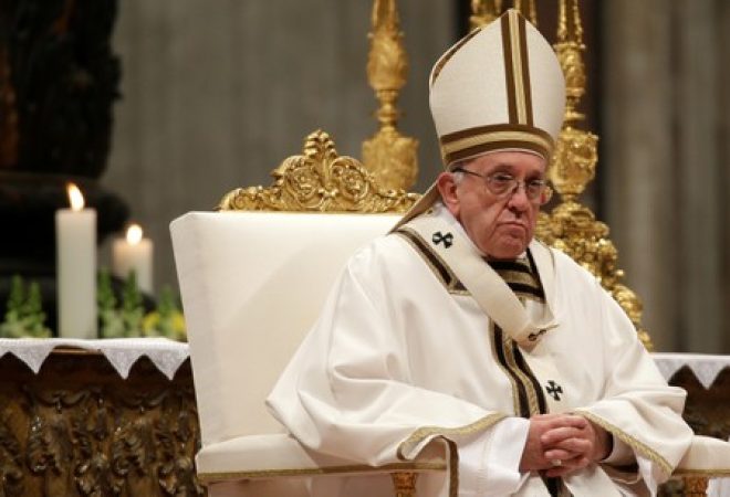 Papa durante missa no Vaticano