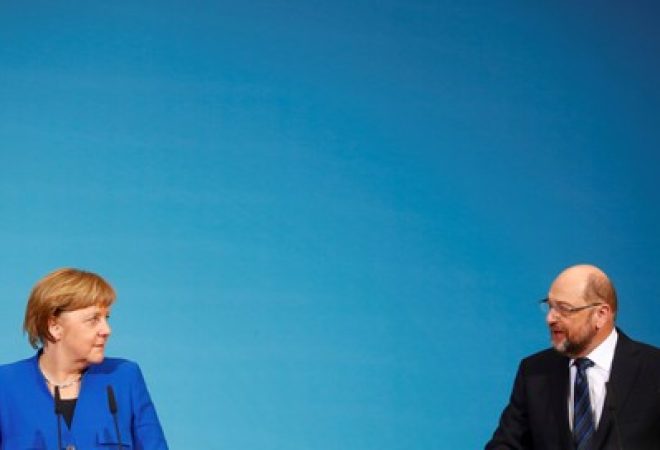 Chanceler alemã, Angela Merkel, e líder do Partido Social-Democrata (SPD), Martin Schulz, durante coletiva de imprensa, em Berlim