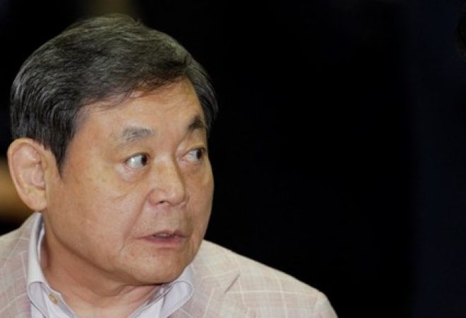 Presidente do conselho da Samsung Electronics, Lee Kun-hee, chega a aeroporto em Seul, Coreia do Sul