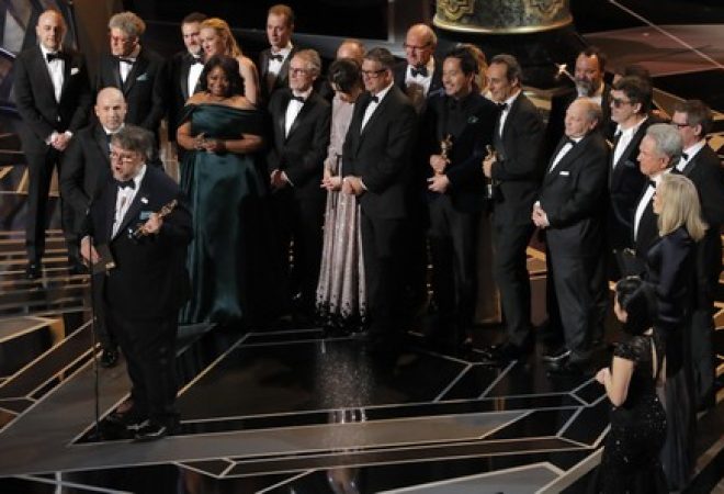 Diretor Guillermo del Toro recebe Oscar de melhor filme por "A Forma da Água", em Hollywood