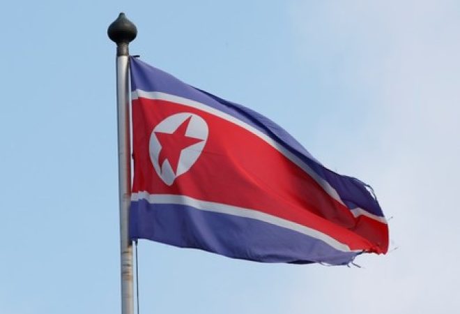 Bandeira da Coreia do Norte é vista em Genebra, na Suíça
