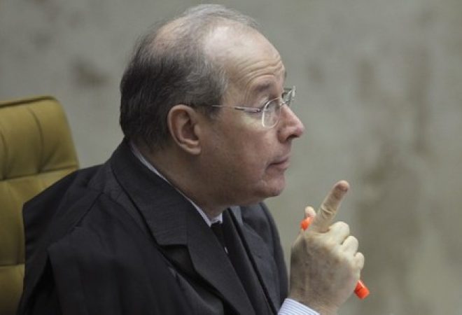 Ministro Celso de Mello discursa em Brasília