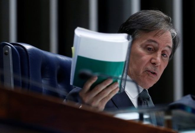 Presidente do Senado, Eunício Oliveira, durante sessão da Casa