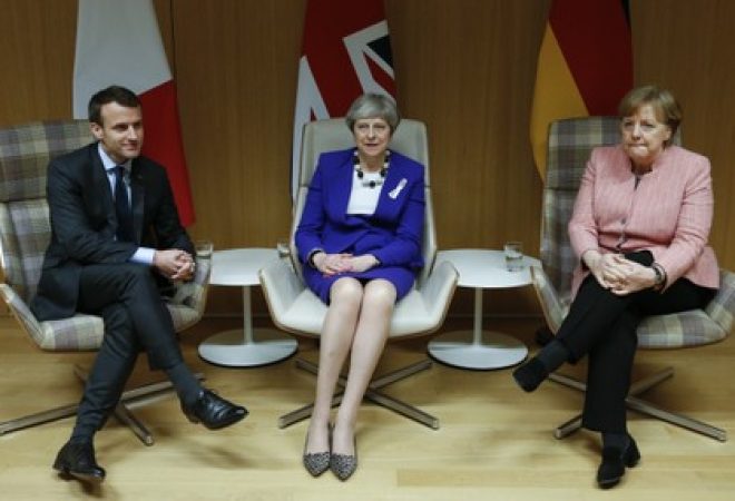 Presidente francês, Emmanuel Macron, premiê britânica, Theresa May, e chanceler alemã, Angela Merkel