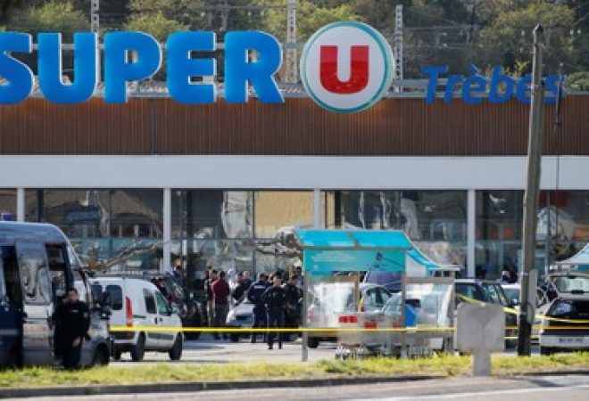 Vista geral de supermercado alvo de ataque em Trèbes