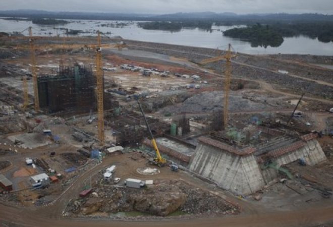 Vista da usina hidrelétrica de Belo Monte em construção em Pimental, no Pará, Brasil