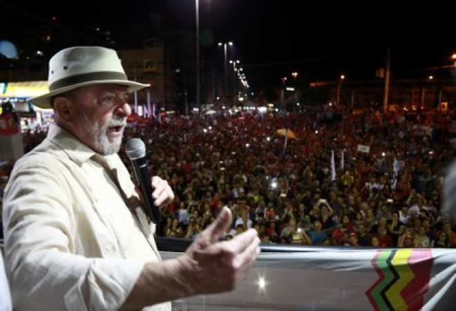 Ex-presidente Luiz Inácio Lula da Silva discursa em São Leopoldo