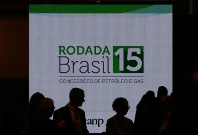 Representantes de empresas comparecem à 15º rodada de leilões de blocos de petróleo, no Rio de Janeiro
