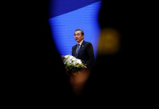 O ministro de Relações Exteriores da China, Wang Yi, faz discurso em Hanoi, Vietnam. 30/03/2018.  REUTERS/Kham