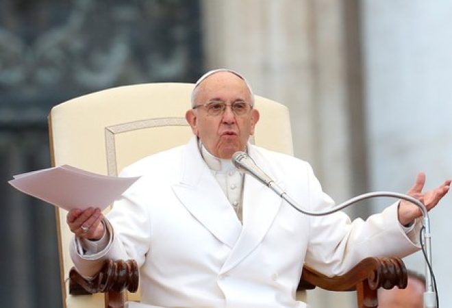 Papa Franciso durante audiência geral na praça de São Pedro, no Vaticano