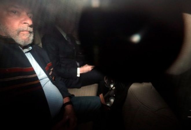 Ex-presidente do Brasil Luiz Inácio Lula da Silva em carro em São Paulo, Brasil