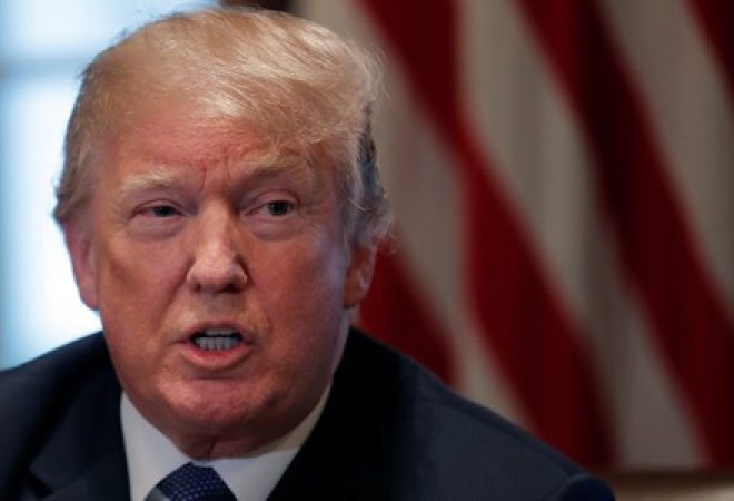 Trump durante reunião na Casa Branca