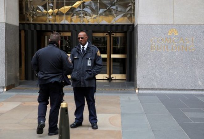 Policiais na frente de escritório de advogado de Tump Michael Cohen em Nova York