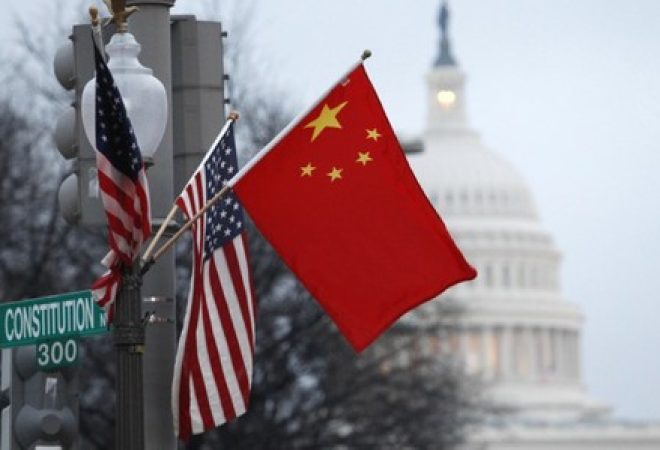 Bandeiras da China e dos Estados Unidos são vistas em Washington