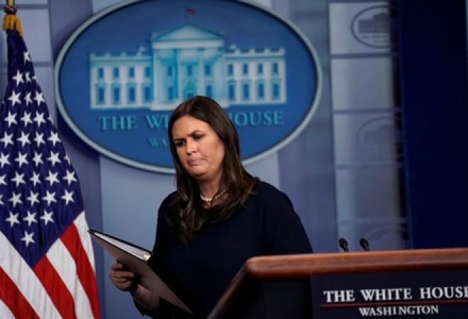 Porta-voz da Casa Branca Sarah Sanders em briefing