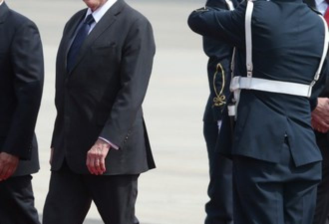 O presidente do Brasil, Michel Temer, chega ao aeorporto para a Cúpula das Américas em Lima, no Peru