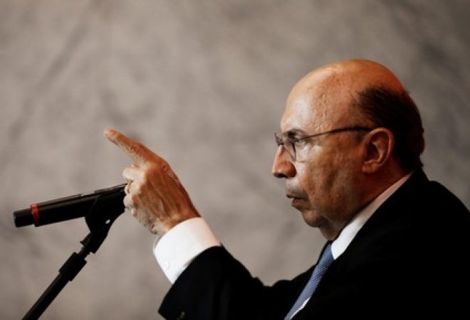 Pré-candidato do MDB à Presidência, Henrique Meirelles, dá entrevista a jornalistas em São Paulo