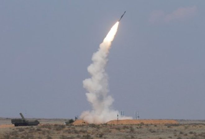 Sistema de mísseis S-300 faz teste na Rússia