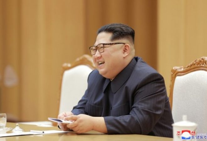 Líder da Coreia do Norte, Kim Jong Un, durante reunião em Pyongyang