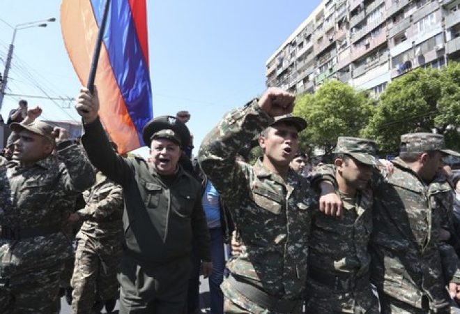 Manifestantes protestam em Yerevan