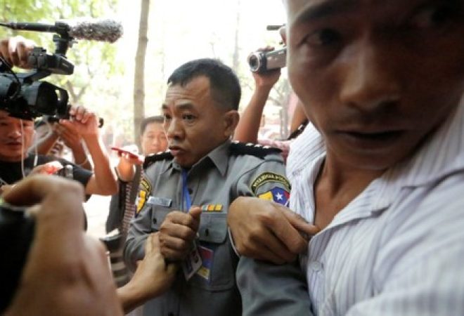 Capitão Moe Yan Naing em Yangon