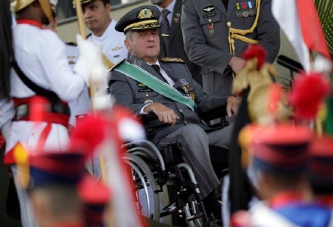 General Eduardo Villas Bôas durante cerimônia do Dia do Exército em Brasília
