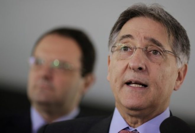 Governador de Minas Gerais, Fernando Pimentel, fala em coletiva de imprens em Brasília, Brasil