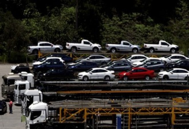 Carros da Volkswagen em estacionamento de unidade da montadora em São Bernardo do Campo