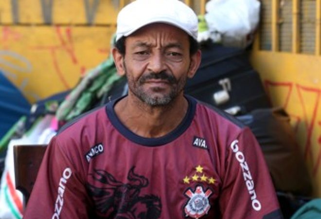 João Jesus dos Santos perto do local de desabamento de prédio em São Paulo