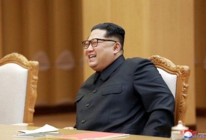 O líder norte-coreano Kim Jong Un participa de reunião em Pyongyang em foto sem data divulgada pela agência estatal de notícias da Coreia do Norte