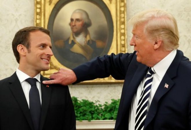 O presidente francês Emmanuel Macron (à esquerda) e o presidente dos Estados Unidos, Donald Trump, na Casa Branca, em Washington, D.C.
