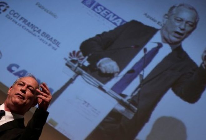 Pré-candidato do PDT à Presidência, Ciro Gomes, discursa em encontro de prefeitos em Niterói