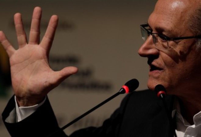 Pré-candidato do PSDB à Presidência, Geraldo Alckmin, durante evento com prefeitos em Niterói