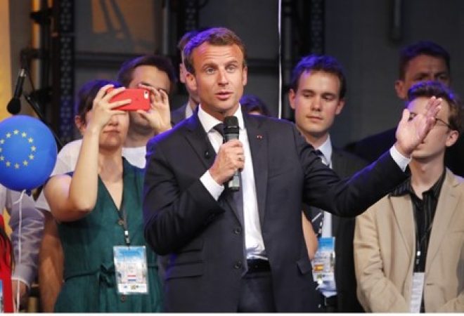 Presidente francês Emmanuel Macron chega para evento em Aachen
