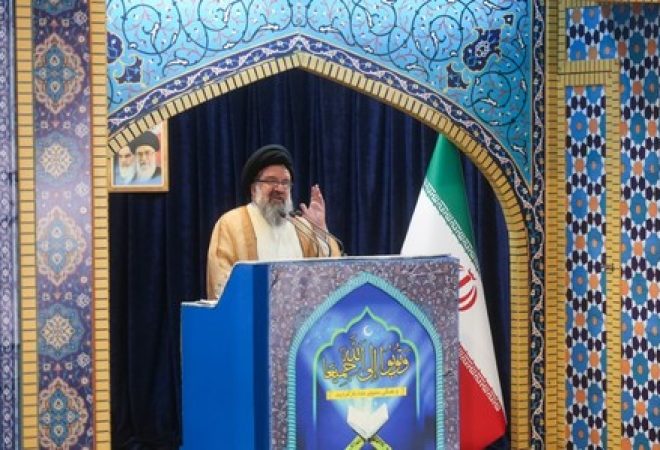 Clérigo iraniano aiatolá Ahmad Khatami em Teerã