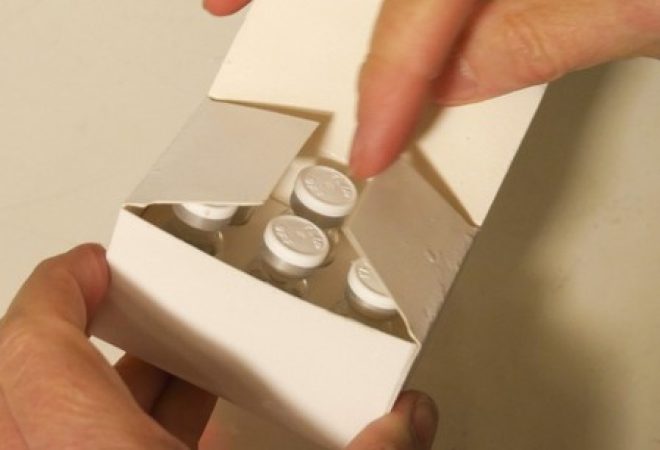 Frascos de vacina experimental para o Ebola