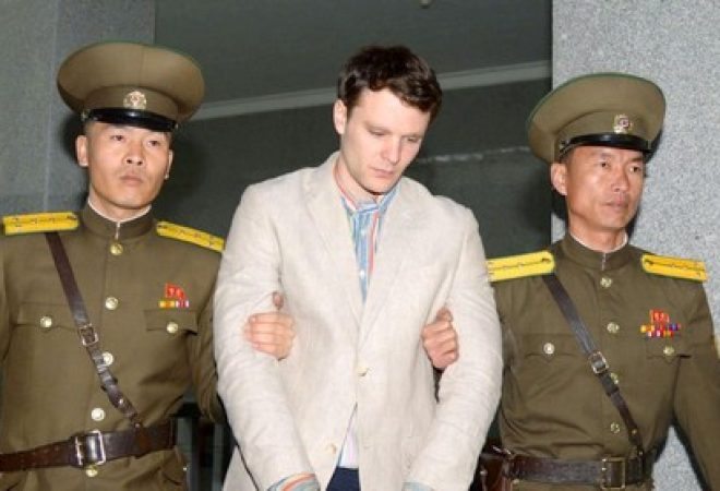 Estudante universitário norte-americano Otto Warmbier é levado a tribunal norte-coreano, em Pyongyang
