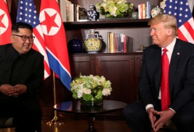 Líder norte-coreano, Kim Jong Un, e presidente dos EUA, Donald Trump
