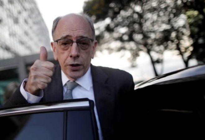 Pedro Parente, quando ainda era CEO da Petrobras, após reunião em Brasília, Brasil