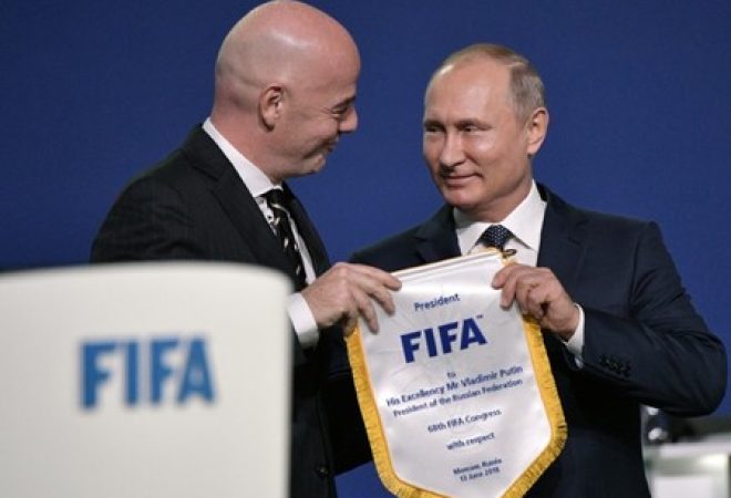 Presidente russo, Vladimir Putin, e presidente da Fifa, Gianni Infantino