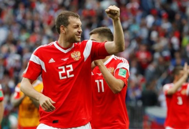 Artem Dzyuba comemora vitória da Rússia sobre a Arábia Saudita na partida de abertura da Copa do Mundo