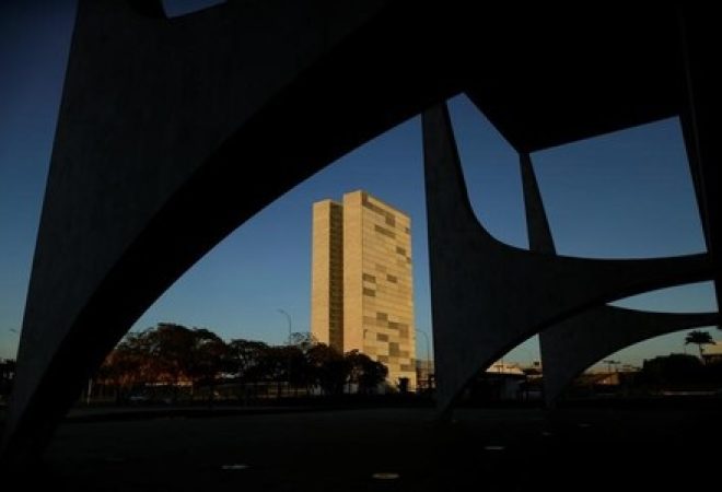Prédio do Congresso Nacional visto das colunas do Palácio do Planalto em Brasília