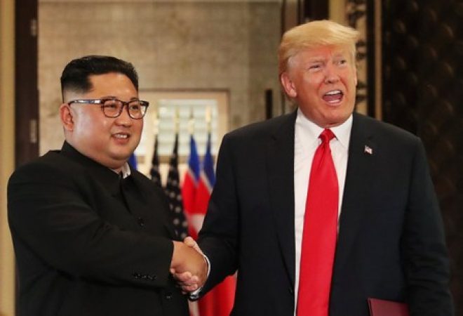Presidente dos Estados Unidos, Donald Trump, e líder norte-coreano, Kim Jong Un, em Cingapura