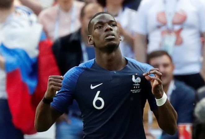 Pogba comemora gol da França