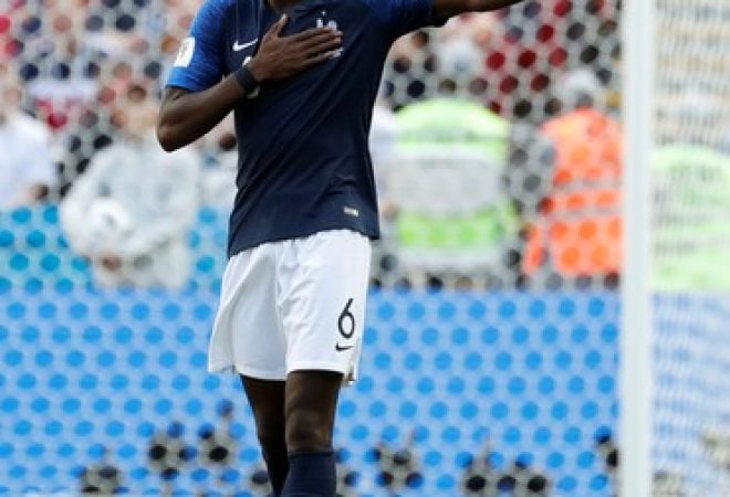 Pogba comemora gol da França