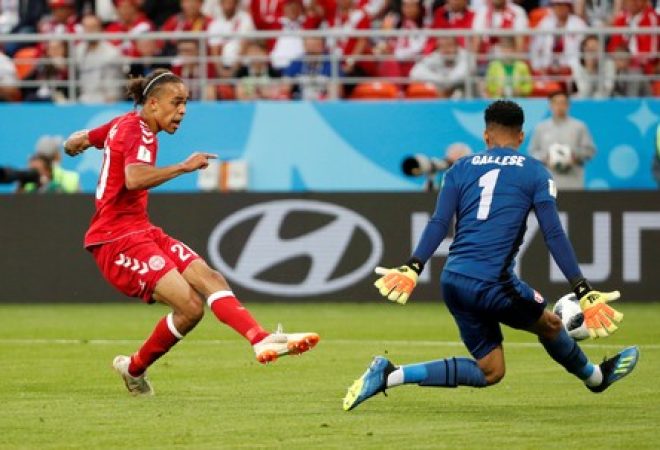 Poulsen marca gol para Dinamarca contra o Peru