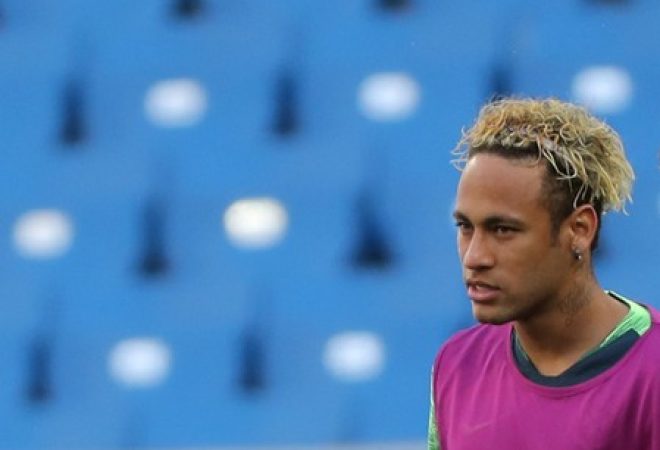 Neymar durante treino do Brasil