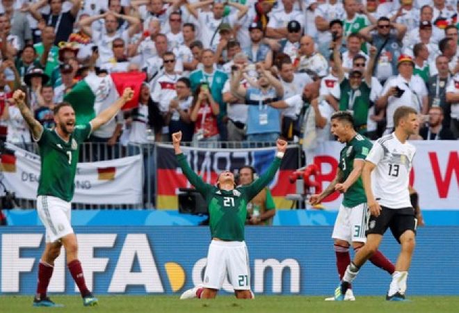 Jogadores do México comemoram vitória sobre a Alemanha